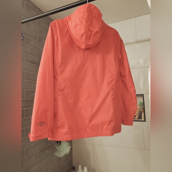 Columbia Rain Jacket Like New - Picture 2 of 3